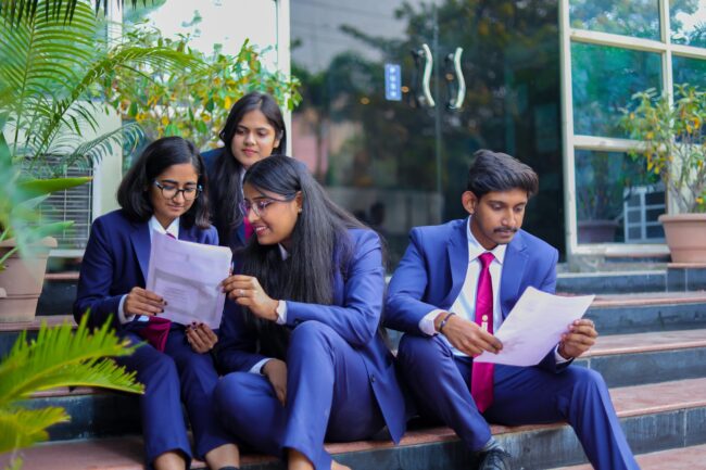 21 MBA Scholarships for Women: The Ultimate Guide for indian students